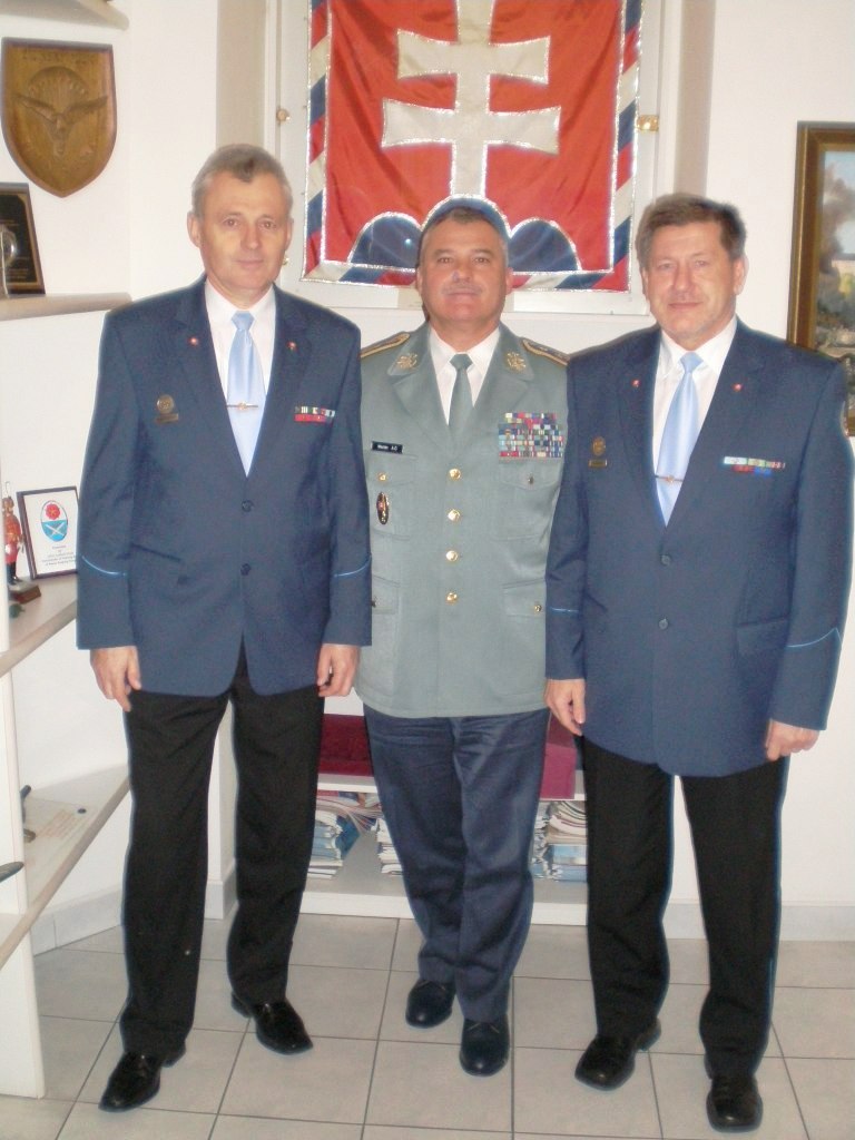Fotogaléria Rokovanie s náčelníkom vojenskej kancelárie prezidenta SR 4.2.2010 (1) Rokovanie s náčelníkom vojenskej kancelárie prezidenta SR 4.2.2010