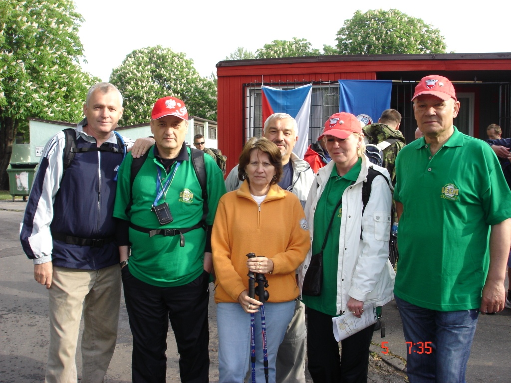 Fotogaléria Ćelnovia ÚVV SR na prvom vojenskom pochode M.R. Štefánika zo Senca do Ivánky pri Dunaji 5.5.2012 (18) Ćelnovia ÚVV SR na prvom vojenskom pochode M.R. Štefánika zo Senca do Ivánky pri Dunaji 5.5.2012