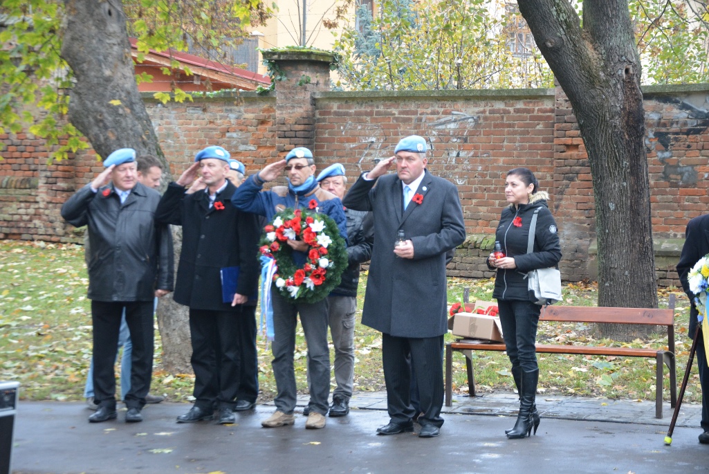 Fotogaléria Medzinárodný deň vojnových veteránov 11.novembra 2016 v Trnave pri pomníku padlých v prvej svetovej vojne. Tradičný pietny akt, ktorého sa zúčastnil veľký počet ľudí,. vrátane predstaviteľov TSSK, mesta Trnava, JDS, a vojnových veteránov (28) Medzinárodný deň vojnových veteránov 11.novembra 2016 v Trnave pri pomníku padlých v prvej svetovej vojne. Tradičný pietny akt, ktorého sa zúčastnil veľký počet ľudí,. vrátane predstaviteľov TSSK, mesta Trnava, JDS, a vojnových veteránov